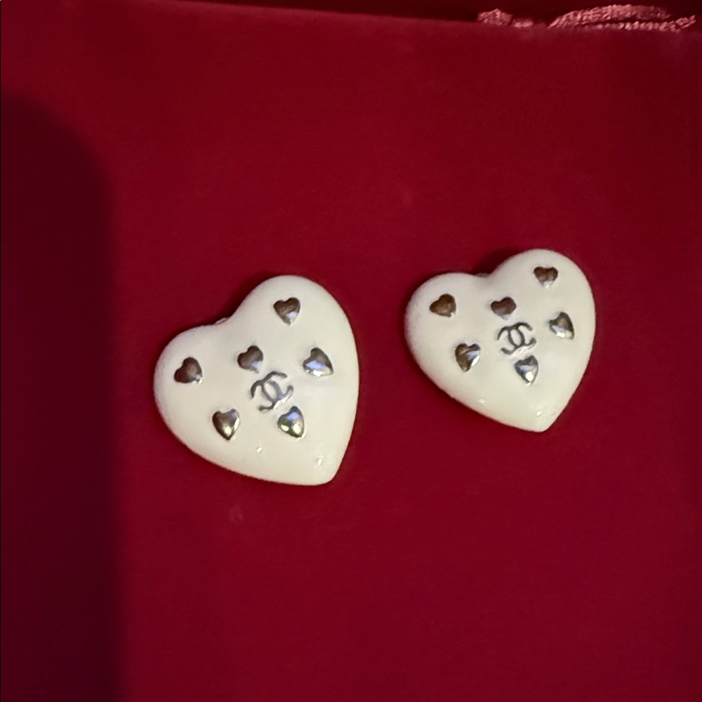 CHANEL White Heart Earrings with hearts  CLIP ON - VINTAGE - NO STAMP